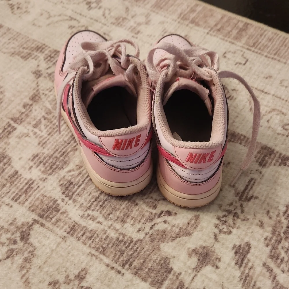 Nike Kids Sneakers in Pink and White